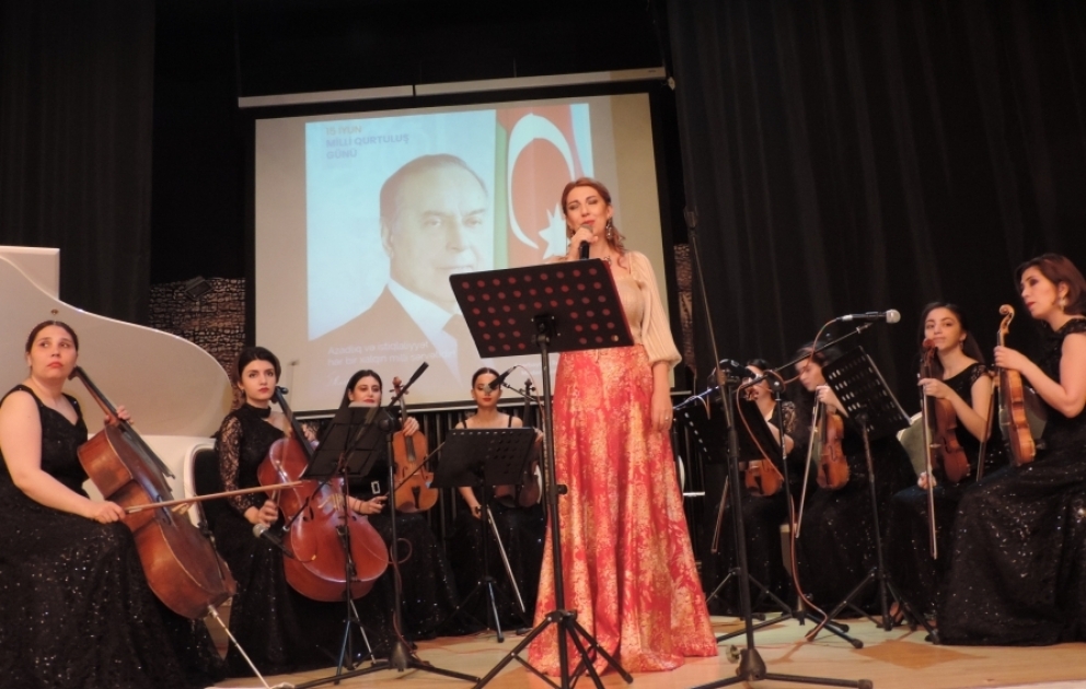 Xalq artisti Fidan Hacıyeva və rəhbərlik etdiyi “Mezzo” orkestri İsmayıllıda Milli Qurtuluş Gününə həsr olunmuş geniş konsert proqramı ilə çıxış edib