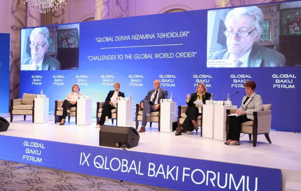 IX Qlobal Bakı Forumu işini panel iclaslarla davam etdirir