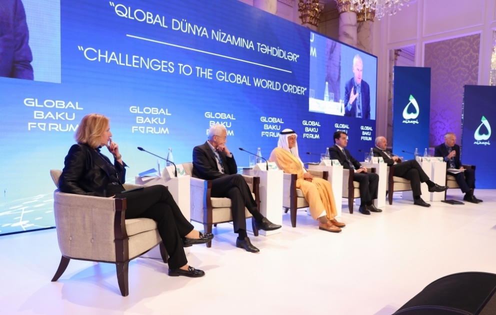 Qlobal Bakı Forumu çərçivəsində “Qlobal təhlükəsizliyin inşası və sülh üçün perspektivlər” mövzusunda müzakirələr aparılıb