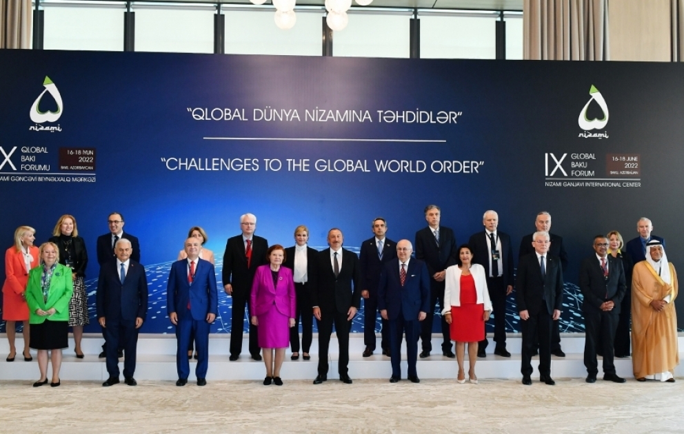 9. Globales Baku Forum zum Thema “Bedrohungen der Weltordnung“ begonnen 
Präsident Ilham Aliyev hält eine Rede bei der Eröffnungsveranstaltung des Forums