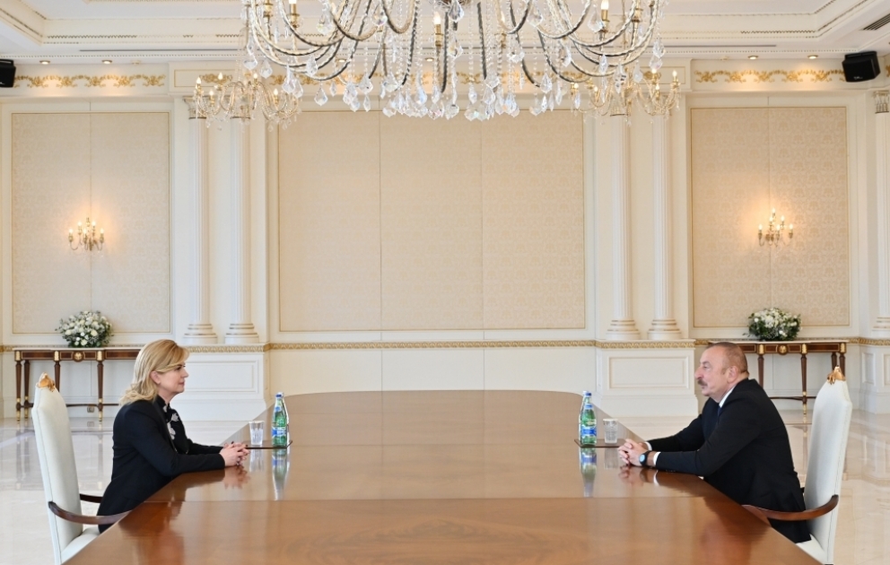 Präsident Ilham Aliyev empfängt ehemalige kroatische Präsidentin