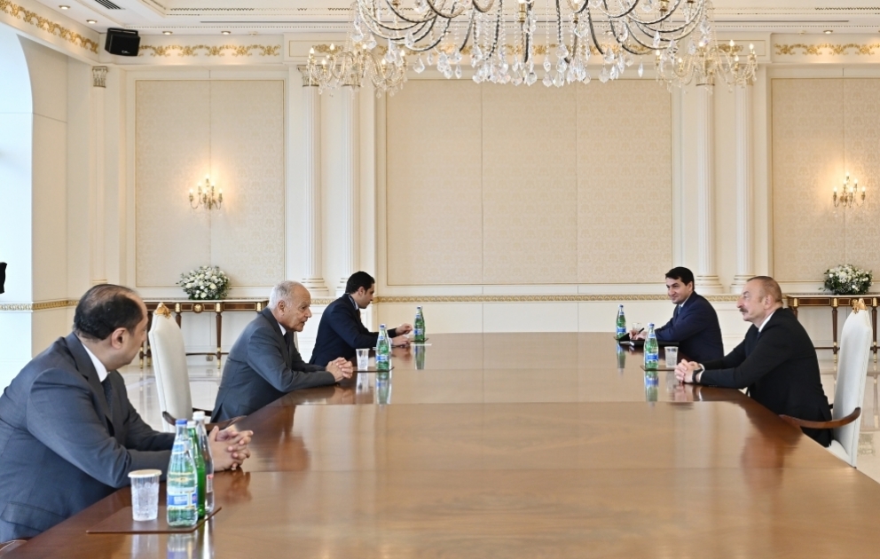 Präsident Ilham Aliyev empfängt Generalsekretär der Liga der arabischen Staaten