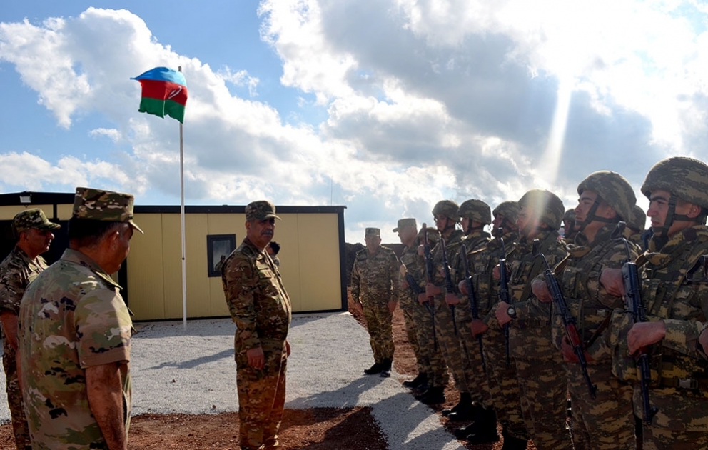 Министр обороны побывал на боевых позициях, дислоцированных на государственной границе