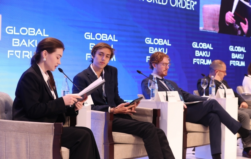Bakı Forumu çərçivəsində "Gənclər danışsın, biz dinləyək" mövzusunda panel iclası keçirilib