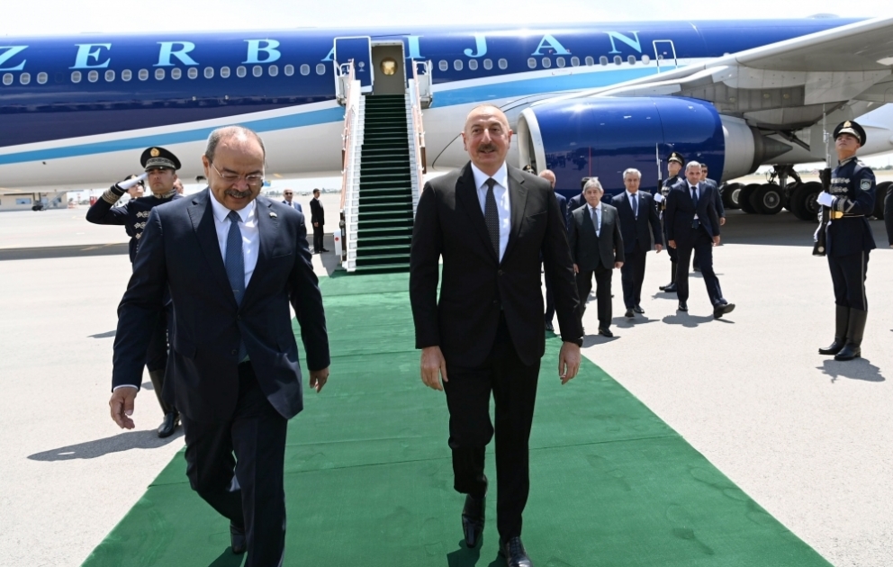 Präsident Ilham Aliyev zu Staatsbesuch in Usbekistan eingetroffen