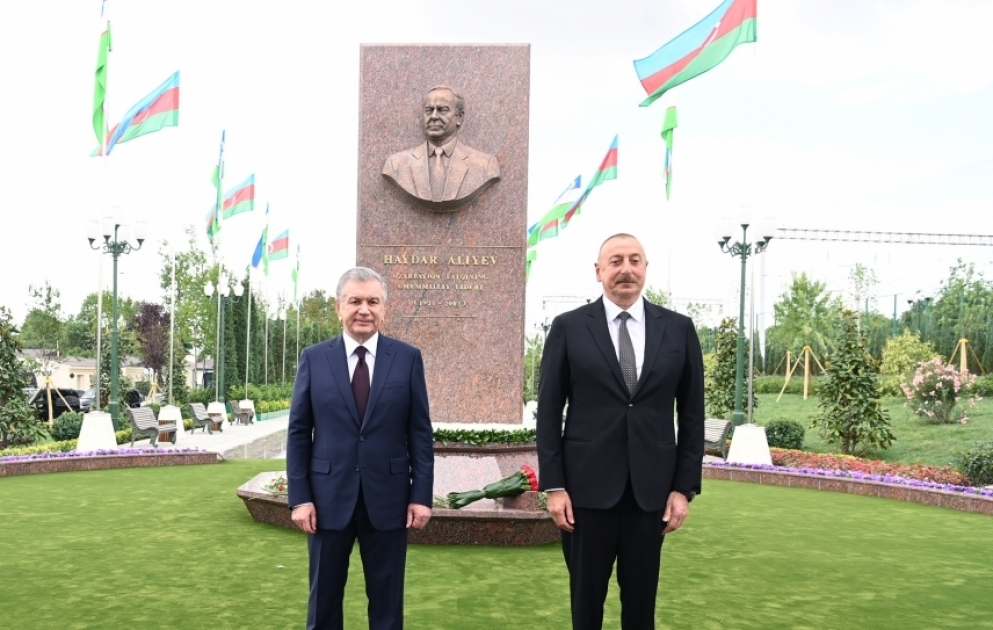 In Taschkent Heydar Aliyev-Platz eröffnet