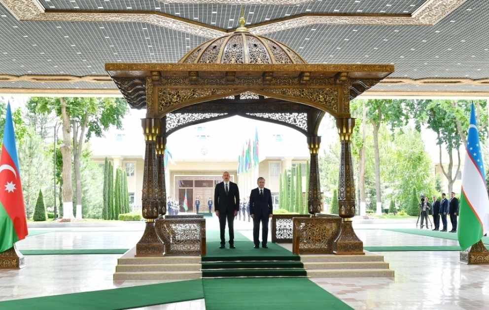Cérémonie d’accueil officiel du président azerbaïdjanais à Tachkent