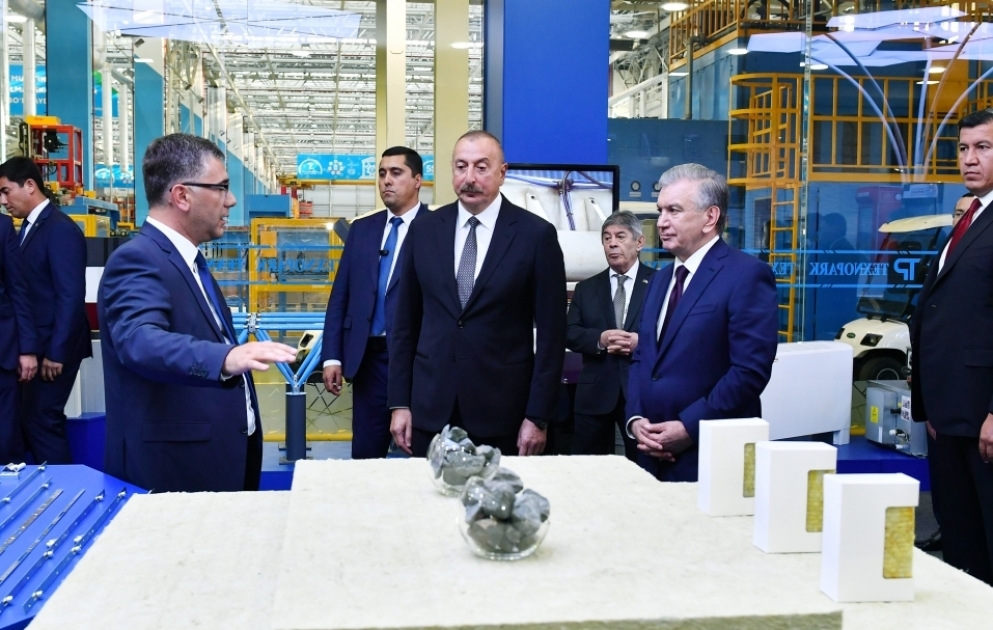 Президенты Ильхам Алиев и Шавкат Мирзиёев ознакомились с деятельностью ООО «ТЕХНОПАРК» в Ташкенте