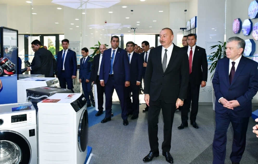 Tachkent : les présidents Ilham Aliyev et Chavkat Mirzioïev visitent la SARL « TEXNOPARK »