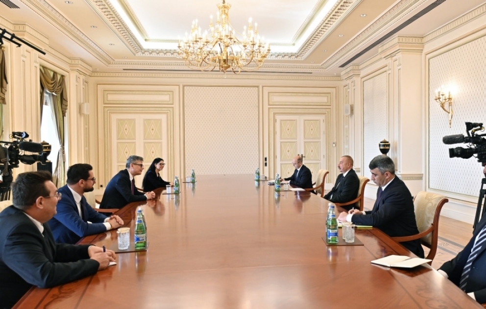 Le président Ilham Aliyev reçoit une délégation roumaine