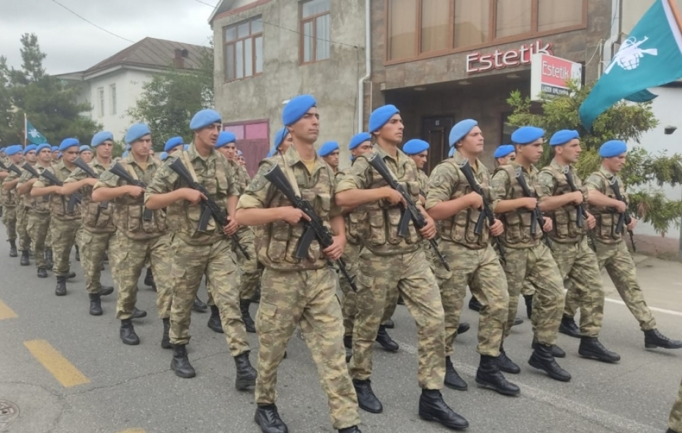 Qusarda hərbiçilərin yürüşü böyük coşqu ilə qarşılanıb