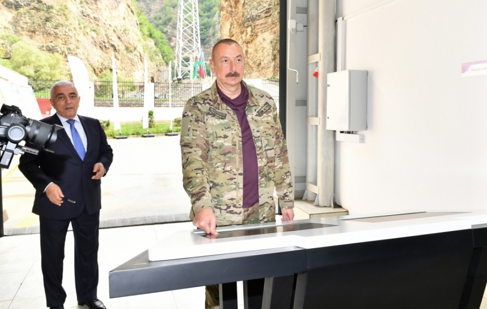 Kelbadschar: Präsident Ilham Aliyev weiht Kleinwasserkraftwerk “Kelbadschar-1“ ein