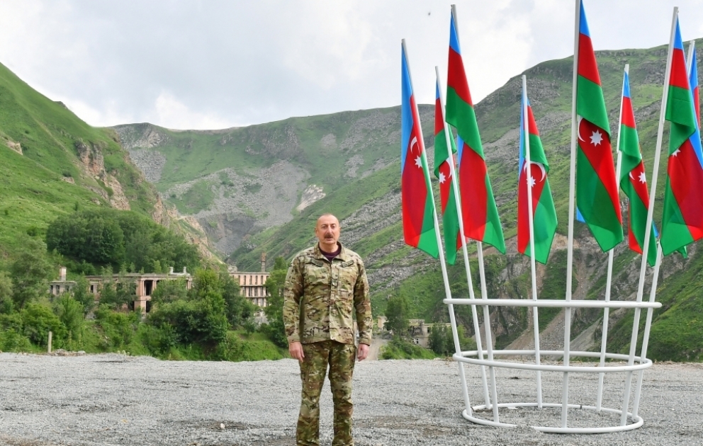 Kelbédjer : Ilham Aliyev pose la première pierre de la station thermale Istisu