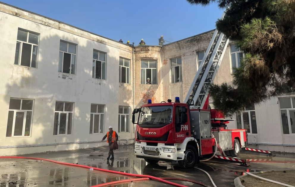 Sabunçuda orta məktəb binasında baş verən yanğın söndürülüb