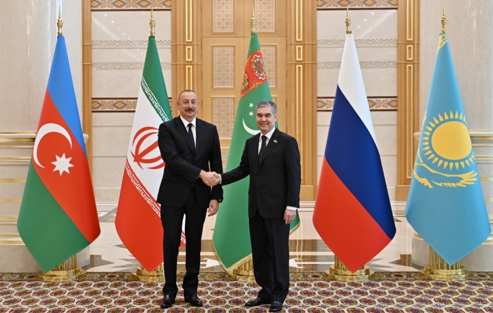 Azərbaycan Prezidenti İlham Əliyevin Türkmənistan Parlamenti Xalq Məsləhətinin sədri Qurbanqulu Berdiməhəmmədov ilə görüşü olub