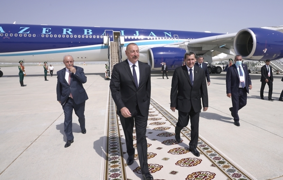 Präsident Ilham Aliyev ist zu Besuch in Turkmenistan eingetroffen