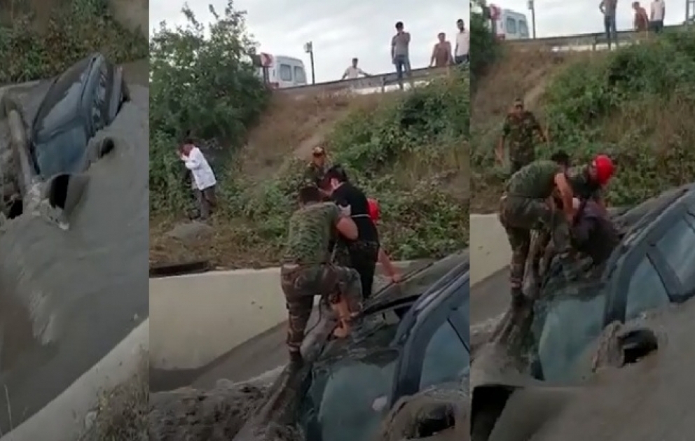 Qubada avtomobillə kanala düşən iki nəfər xilas edilib