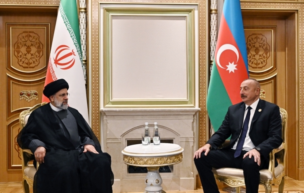 Aşqabadda Azərbaycan Prezidenti İlham Əliyevin İran Prezidenti Seyid İbrahim Rəisi ilə görüşü olub
