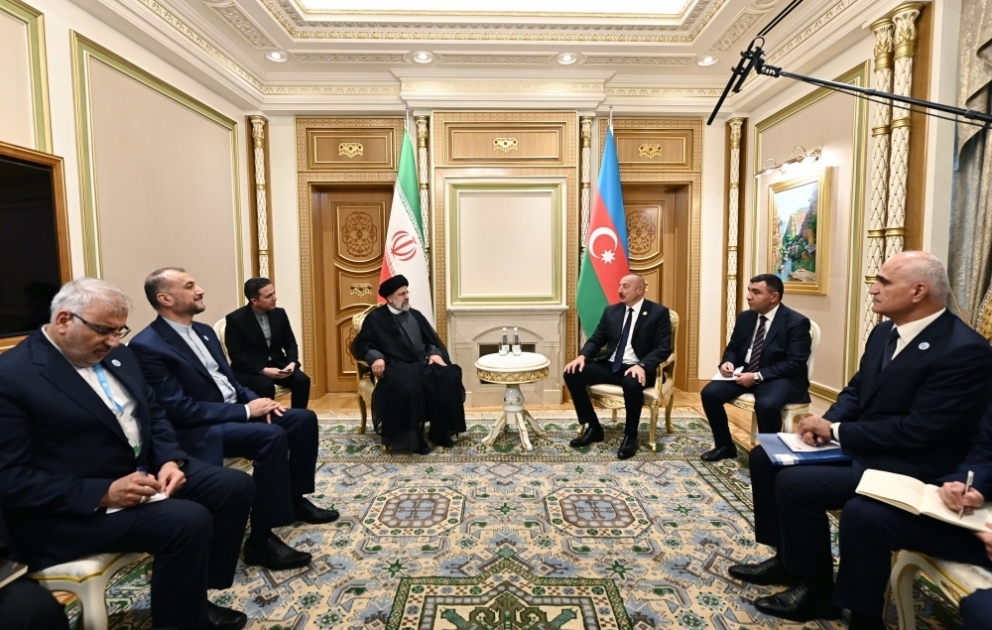 Le président azerbaïdjanais rencontre son homologue iranien à Achgabat