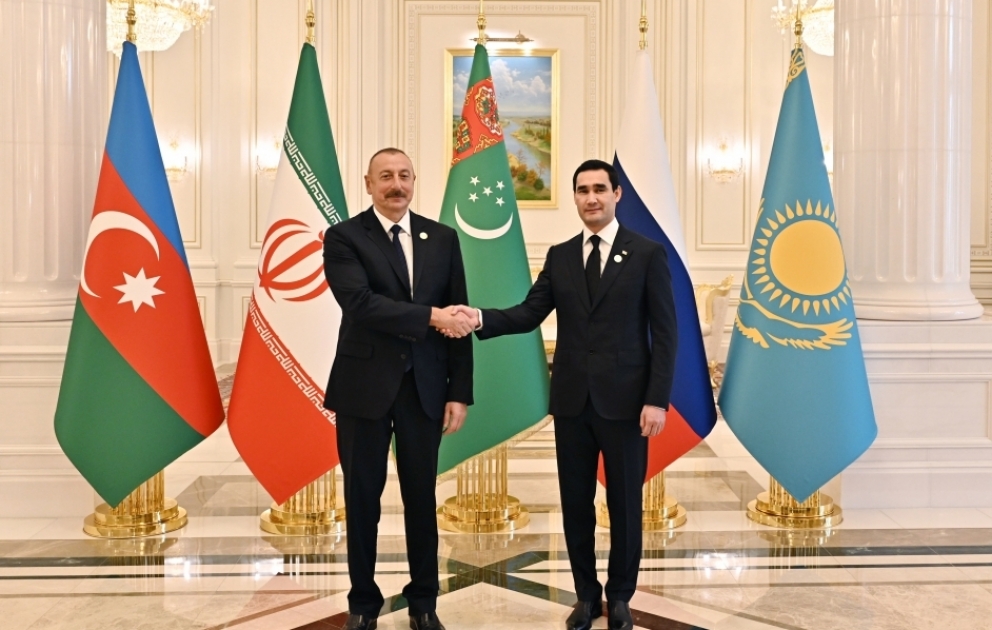 Präsident Ilham Aliyev trifft sich mit seinem turkmenischen Amtskollegen Serdar Berdimuhamedov