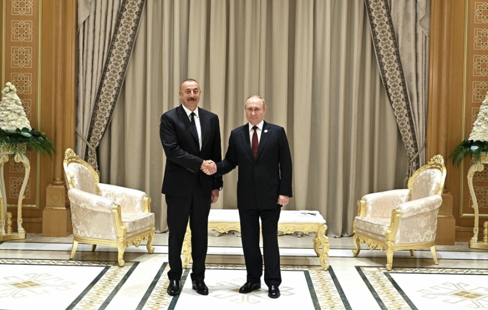 Präsident Ilham Aliyev trifft Wladimir Putin in Turkmenistan