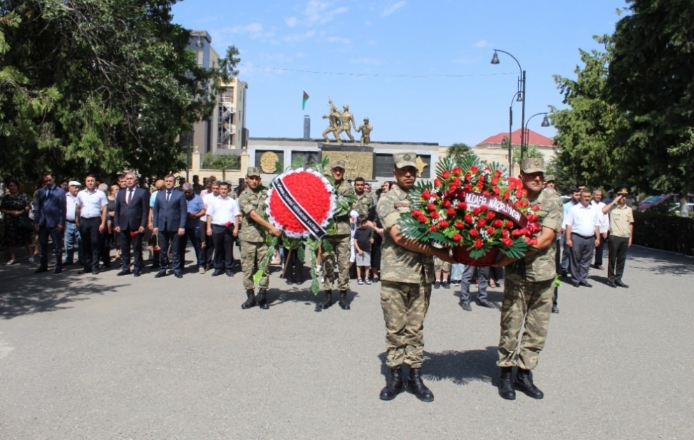 Yevlax şəhərində şəhid mayor Toğrul Bərxudarovun doğum günündə xatirəsi anılıb