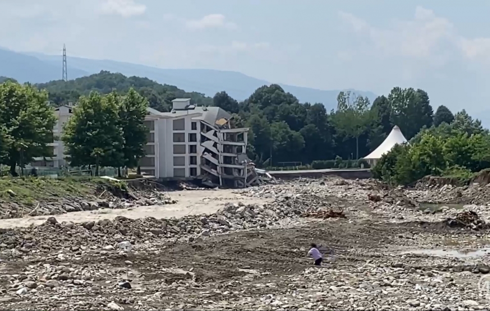 Daşqının fəsadları aradan qaldırılır