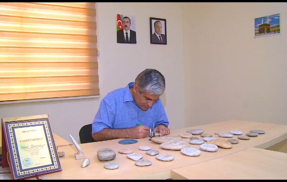 Daşları danışdıran rəssam