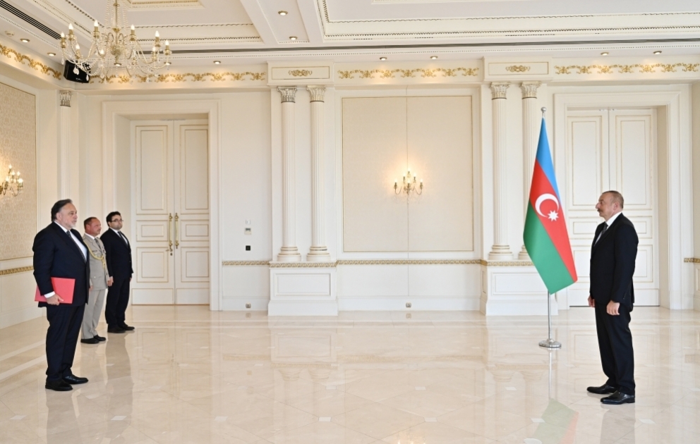 Prezident İlham Əliyev Çex Respublikasının Azərbaycanda yeni təyin olunmuş səfirinin etimadnaməsini qəbul edib
