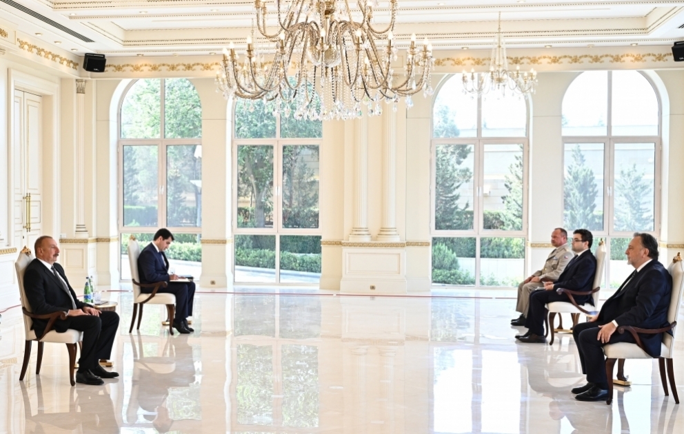 Le président Ilham Aliyev reçoit les lettres de créance du nouvel ambassadeur de la République tchèque