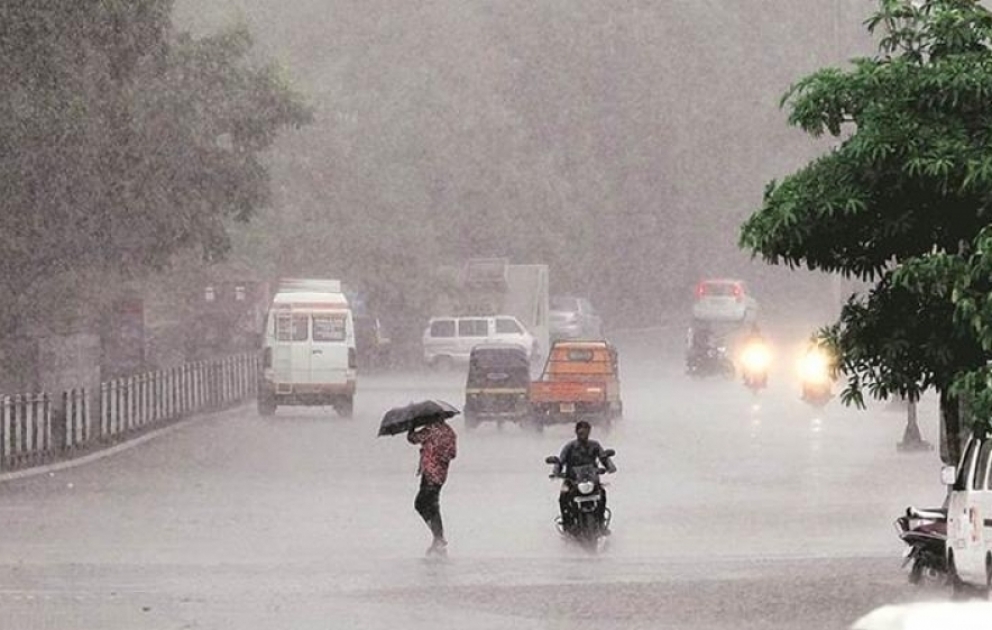 Heavy downpours kill at least 18 in India
