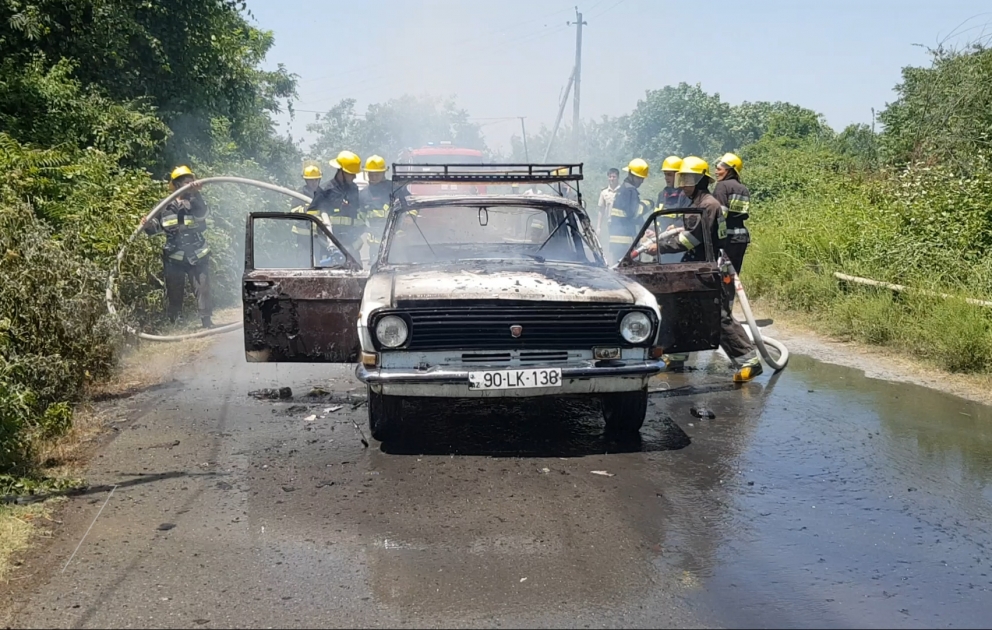 Göyçayda minik avtomobili yanıb