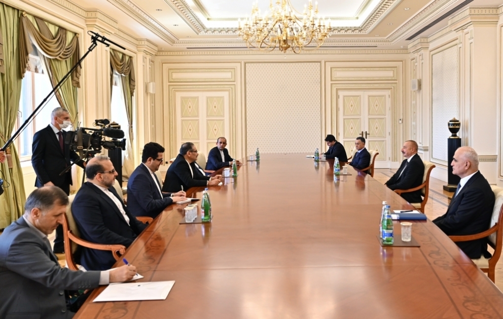 Le président de la République reçoit le secrétaire du Conseil suprême de la sécurité nationale iranienne