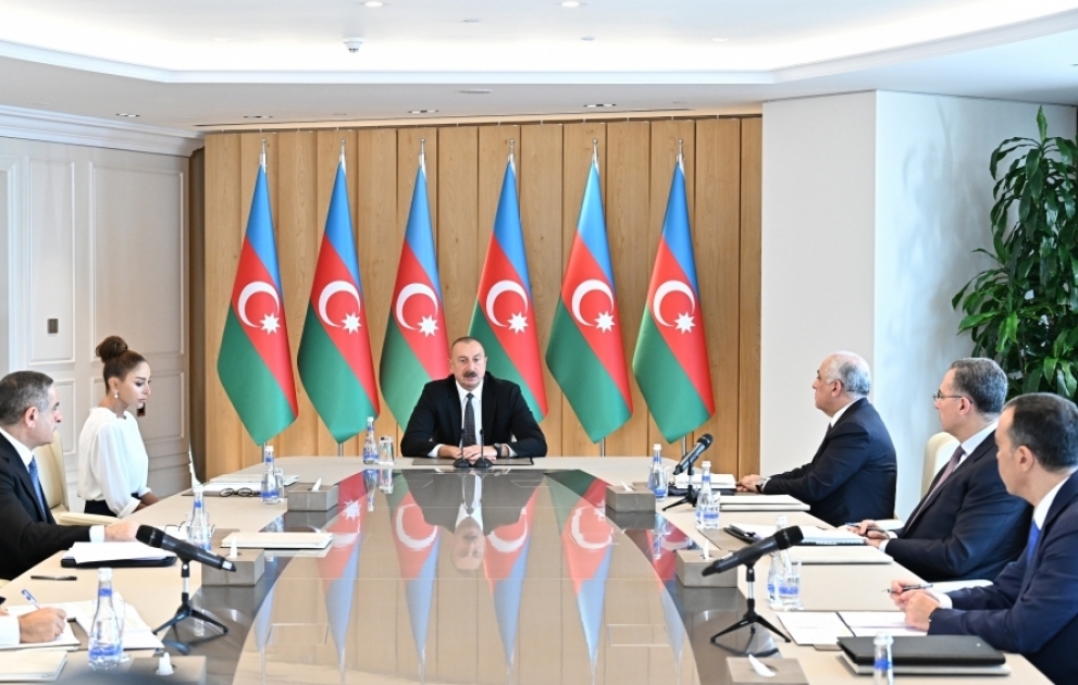 Azərbaycan Prezidenti: Növbədə olan bütün şəhid ailələri yaxın gələcəkdə evlərlə təmin ediləcək