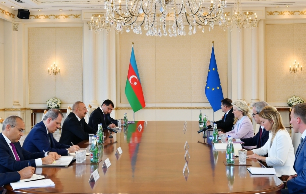 Treffen zwischen Präsident Ilham Aliyev und der EU-Kommissionspräsidentin Ursula von der Leyen in erweitertem Format