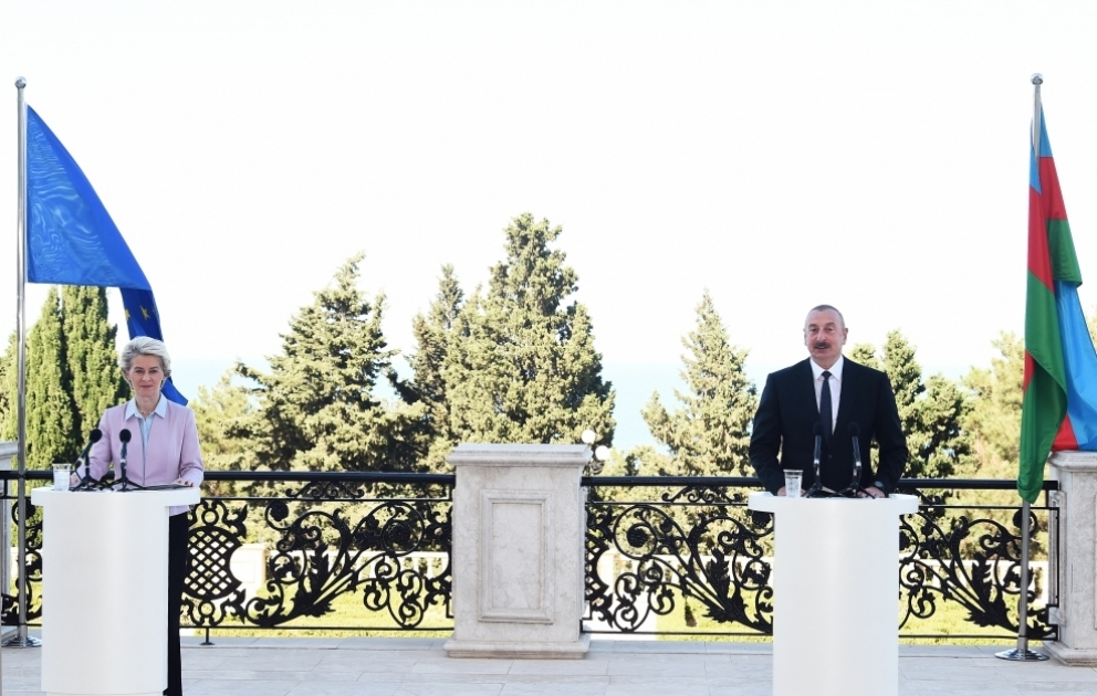 Le président azerbaïdjanais et la présidente de la Commission européenne font des déclarations à la presse