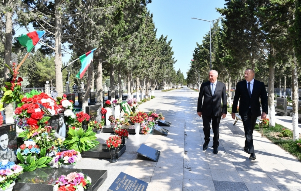 Le président Ilham Aliyev visite l’Allée des martyrs à Soumgaït