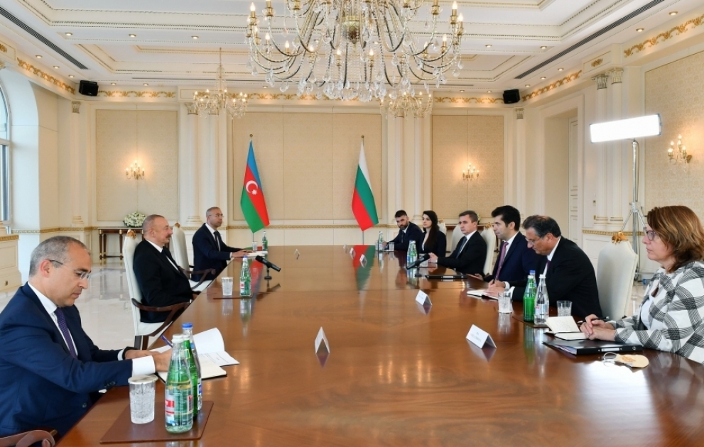 Le président Ilham Aliyev et le Premier ministre bulgare Kiril Petkov ont eu un entretien élargi aux délégations