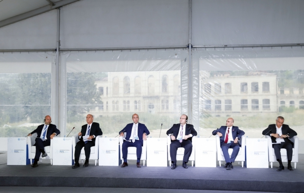 Forumun dördüncü panelində “Azərbaycan mediasının beynəlxalq əməkdaşlıq perspektivləri” mövzusunda müzakirələr aparılıb