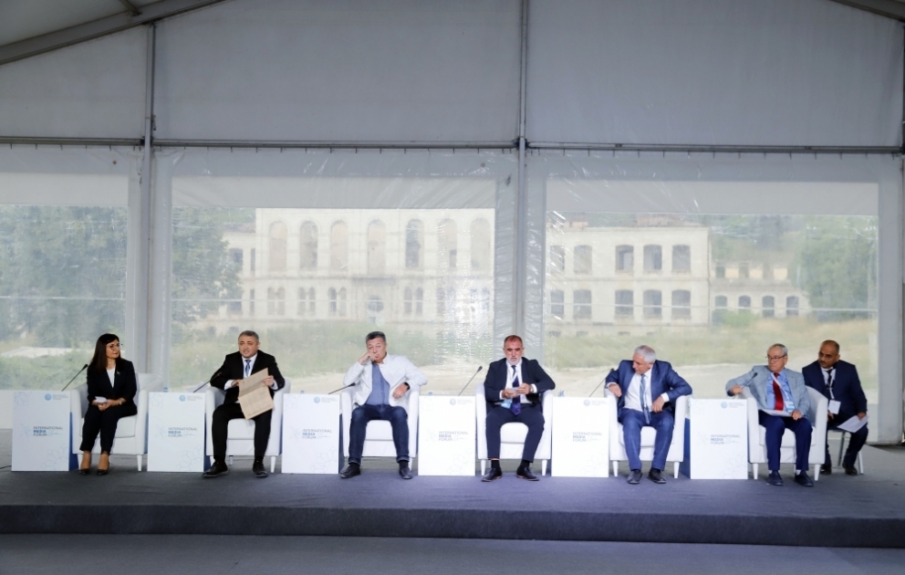 Beynəlxalq Media Forumu çərçivəsində “Azərbaycan mətbuatında Şuşa izi” adlı panel iclası keçirilib