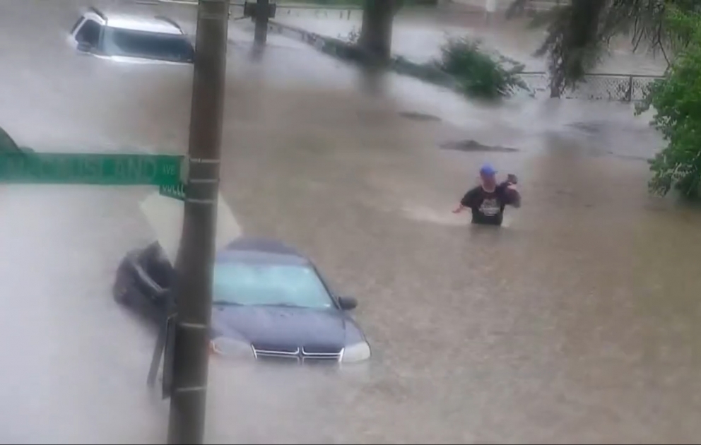 1 dead after historic rainfall in St. Louis causes flash flooding emergency