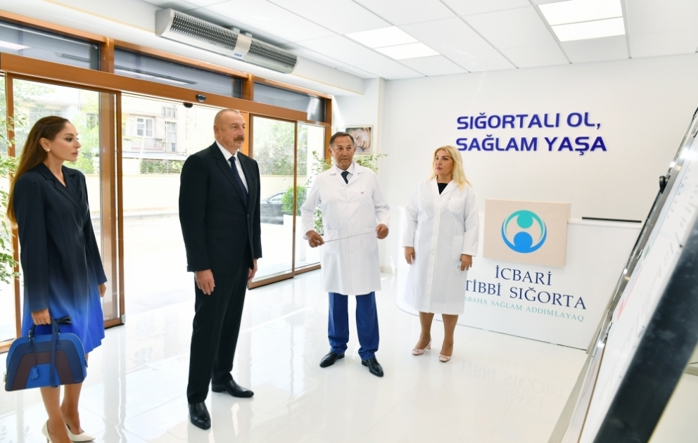 Le président Ilham Aliyev et son épouse Mehriban Aliyeva visitent la maternité n°2 dans le bourg Bakikhanov