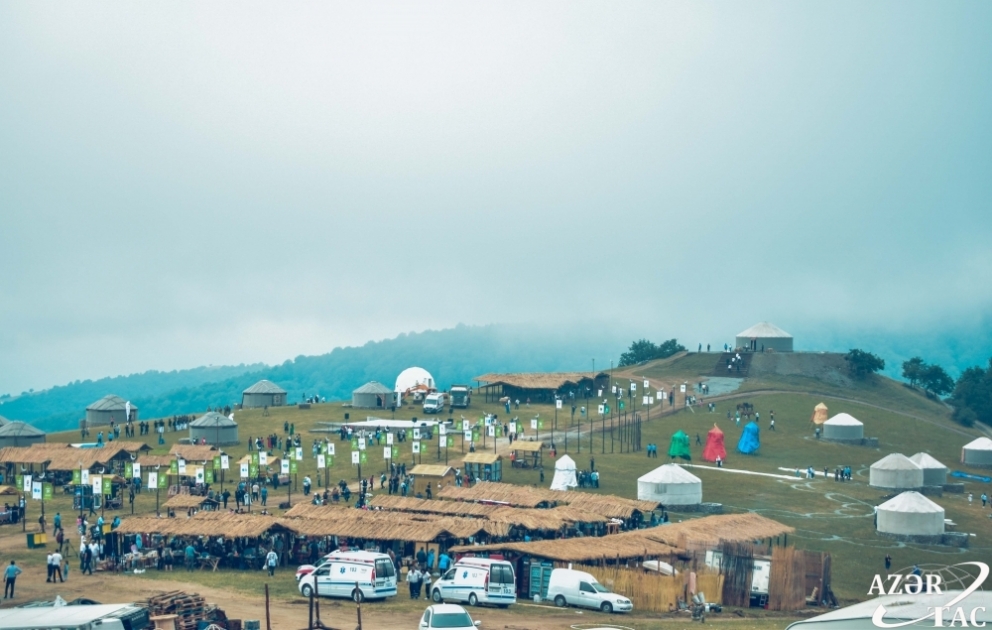 Dədə Qorqud söz söyləyir, igidlər qılınc oynadır - II Milli Yaylaq Festivalı uğurla davam edir