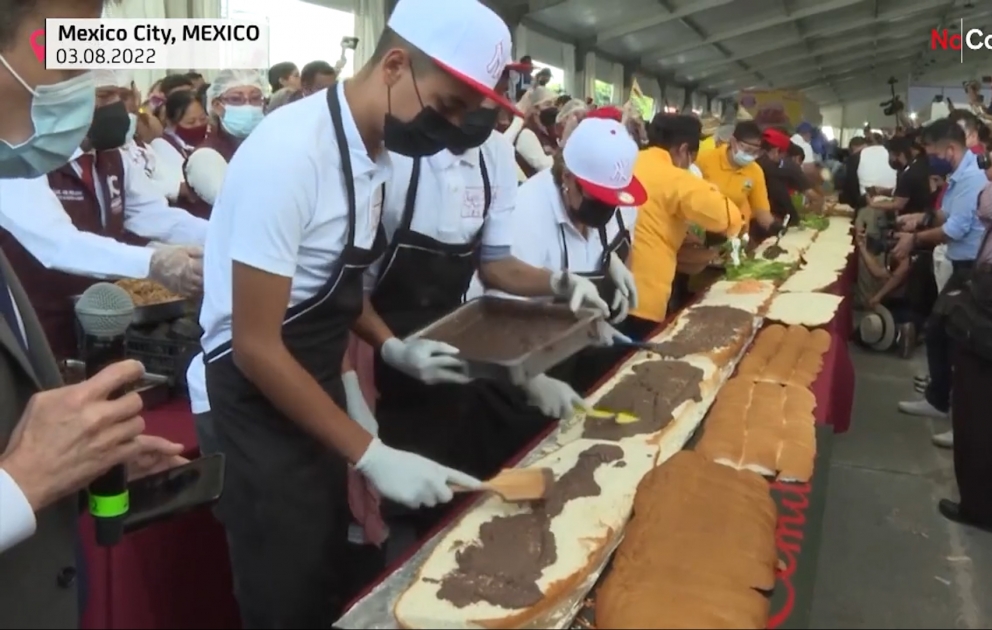 Giant sandwich breaks Mexico City record