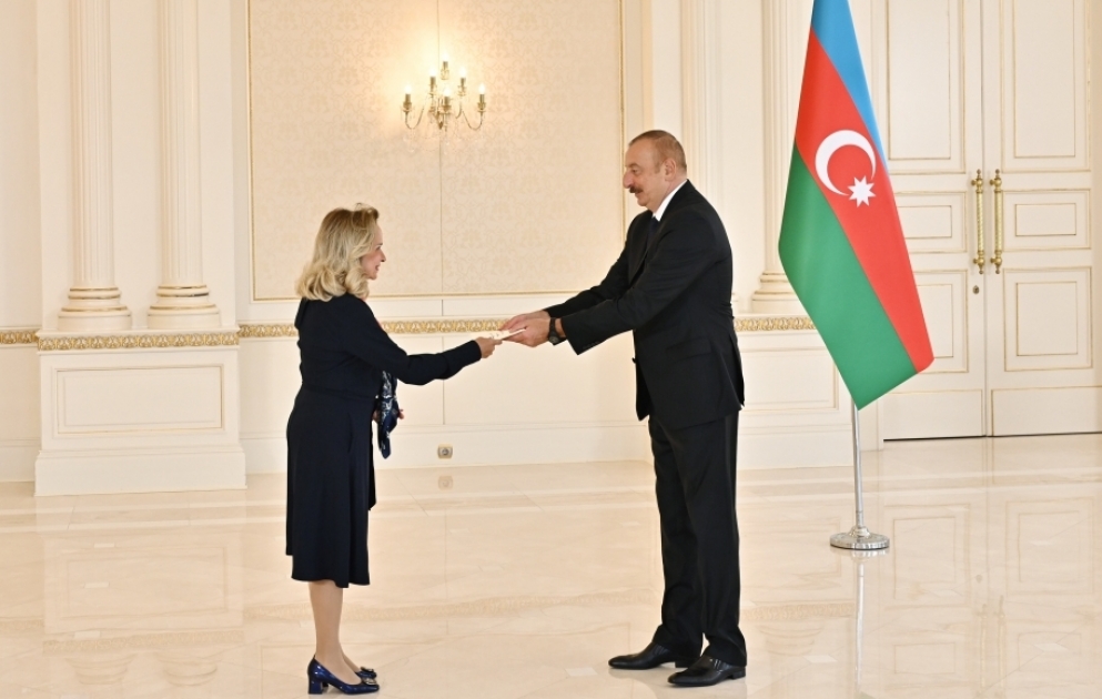 Präsident Ilham Aliyev nimmt Beglaubigungsschreiben der neu ernannten Botschafterin von Panama in Aserbaidschan entgegen