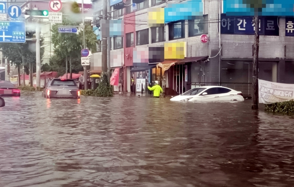 8 dead, 6 missing in heaviest rainfall in 80 years in Seoul