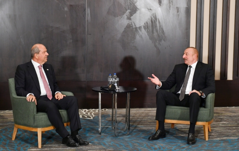 Le président Ilham Aliyev rencontre le président de la République turque de Chypre du Nord à Konya