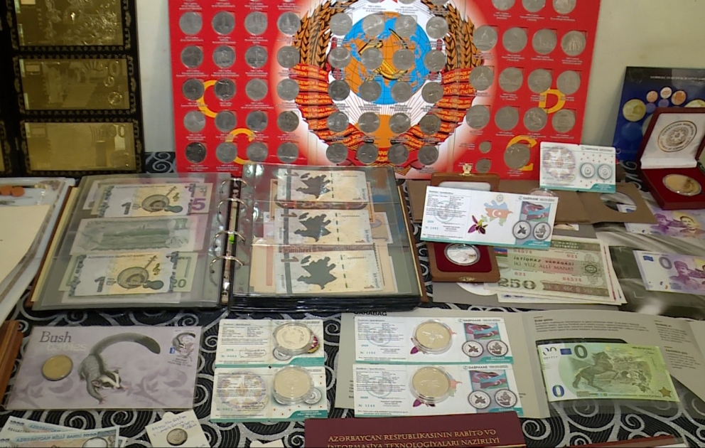 Bakıda müxtəlif illərə aid olan pullardan ibarət  kolleksiya