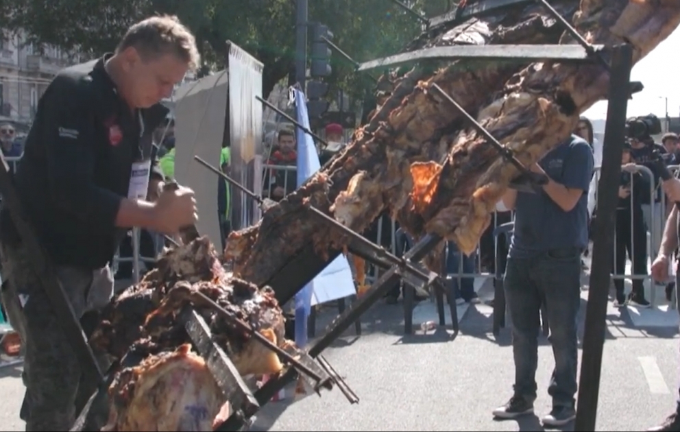 Argentinalı aşpazlar ən yaxşı asado qızartmaq üçün yarışdılar