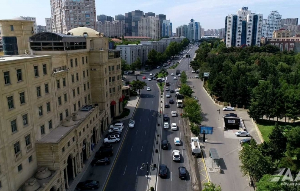 Tbilisi prospektində təmir işləri aparılır